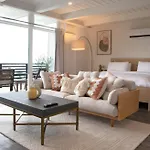 Hollywood Hills Hotel