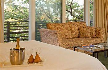 Hollywood Hills Hotel 3*