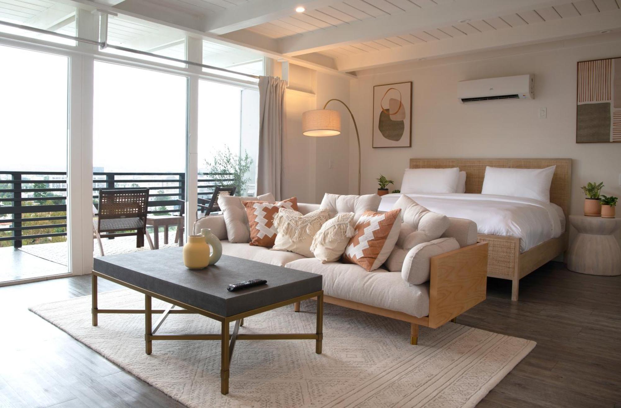 Hollywood Hills Hotel 3*