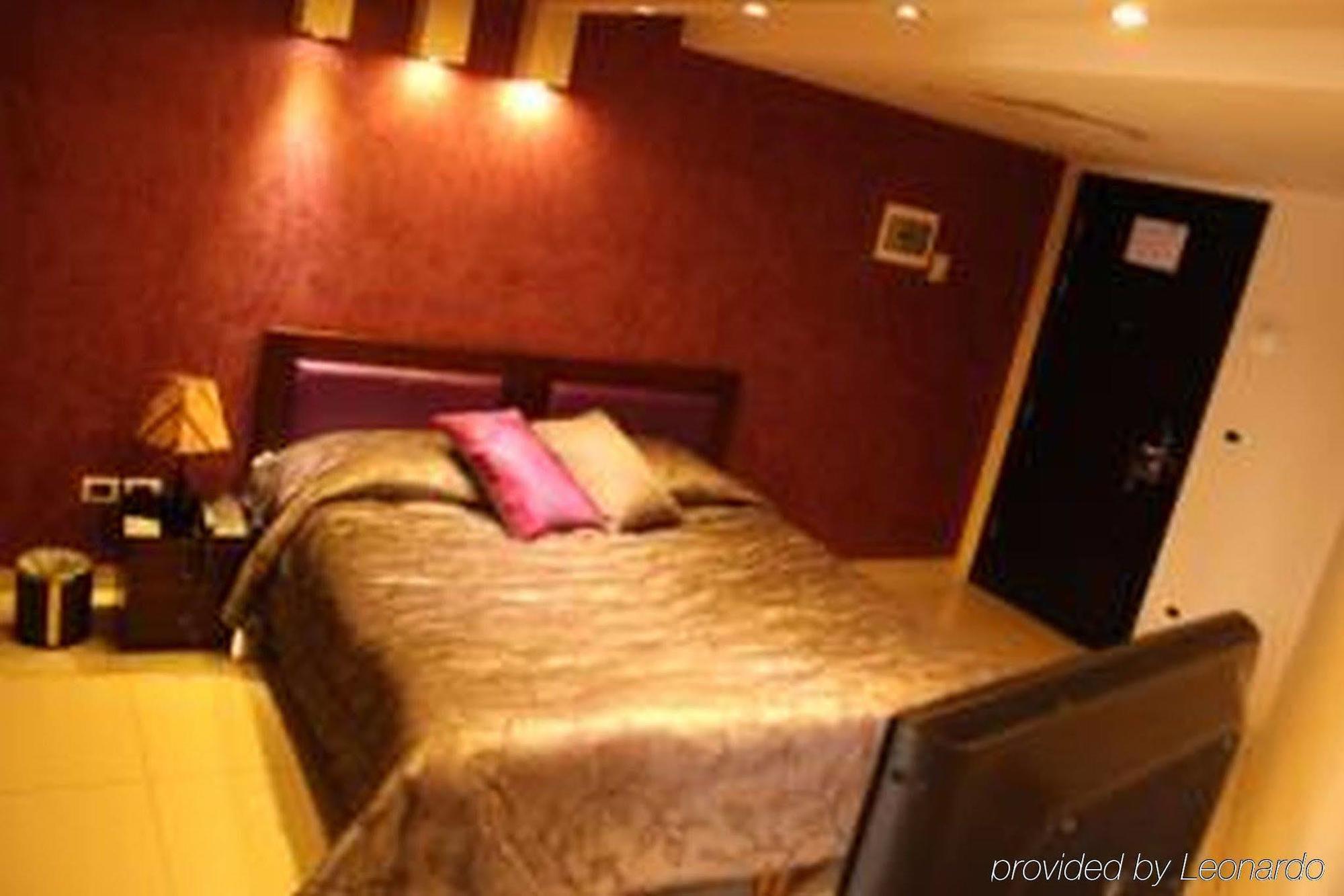 Hollywood Hills Hotel 3*
